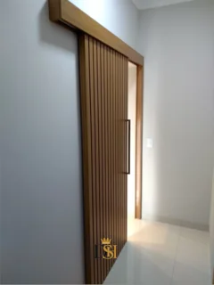 درب ریلی روکار با ریل کاوردار | MAGIC DOOR کد R210